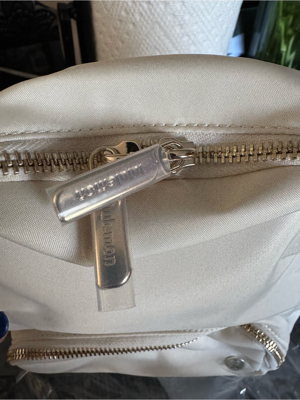 lululemon athletica Everywhere Sling Bag in ivory/New With Tag - Picture 4 of 10